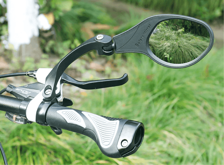 Fiets achteruitkijkspiegel met verstelbare hoek en brede reflector, helder glas, ideaal voor veilig fietsend verkeerzicht.
