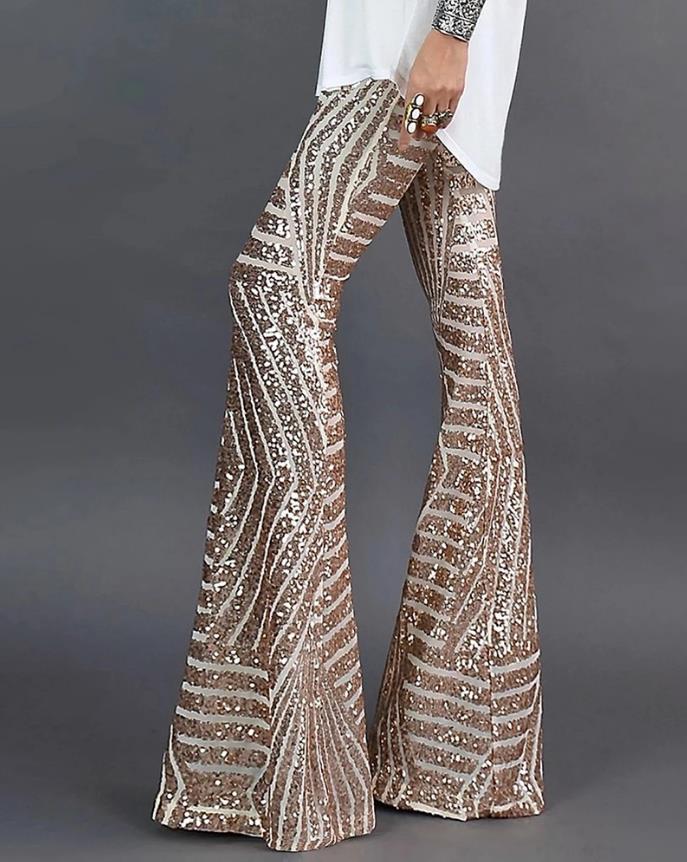 "Flared glitterbroek met glanzende stof, hoog getailleerd met flare pijpen voor een glamoureuze en flatterende look."