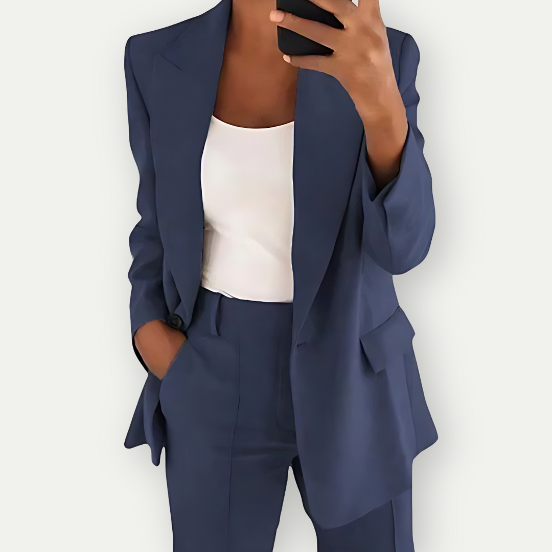 Getailleerde dames blazer set in blauw, elegante en moderne look, ideaal voor werk en vrije tijd, veelzijdig te stylen.