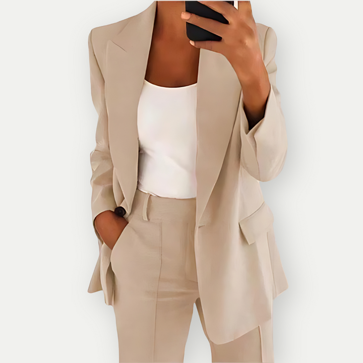 Getailleerde dames blazer set in blauw, elegante en moderne look, ideaal voor werk en vrije tijd, veelzijdig te stylen.