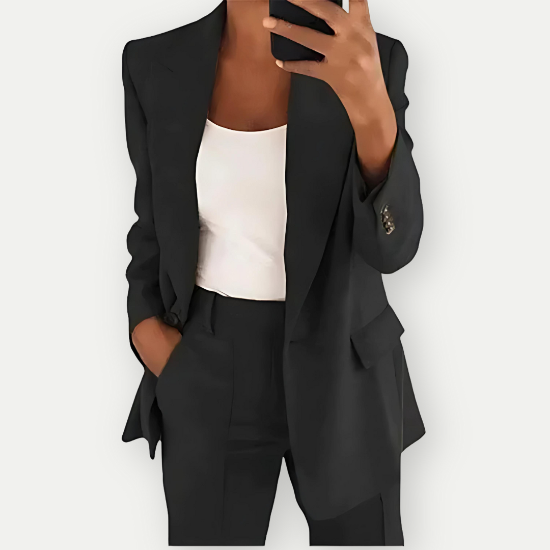 Getailleerde dames blazer set in blauw, elegante en moderne look, ideaal voor werk en vrije tijd, veelzijdig te stylen.