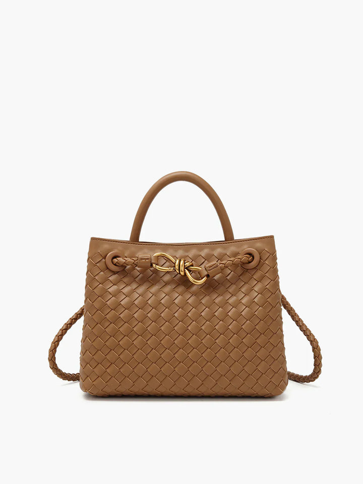 "Gevlochten leren dameshandtas met gouden details, luxe en functioneel design, perfect voor elke gelegenheid."