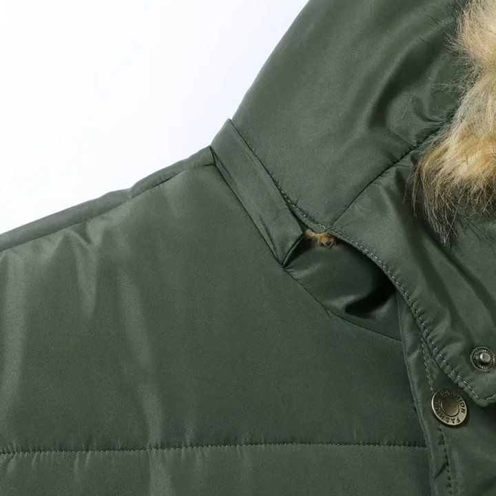 "Gevoerde heren winterparka, wind- en waterdicht met capuchon en zakken, ideaal voor koude stads- en buitenactiviteiten."