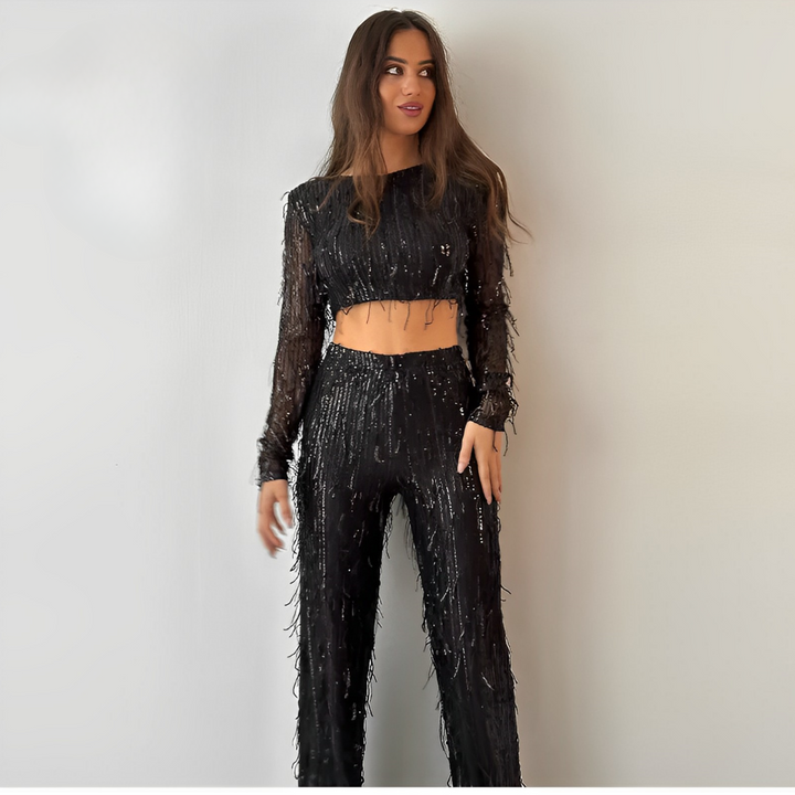 "Glamoureuze pailletten set met franjes, cropped top, wijde broek, sprankelend en perfect voor feestelijke gelegenheden."