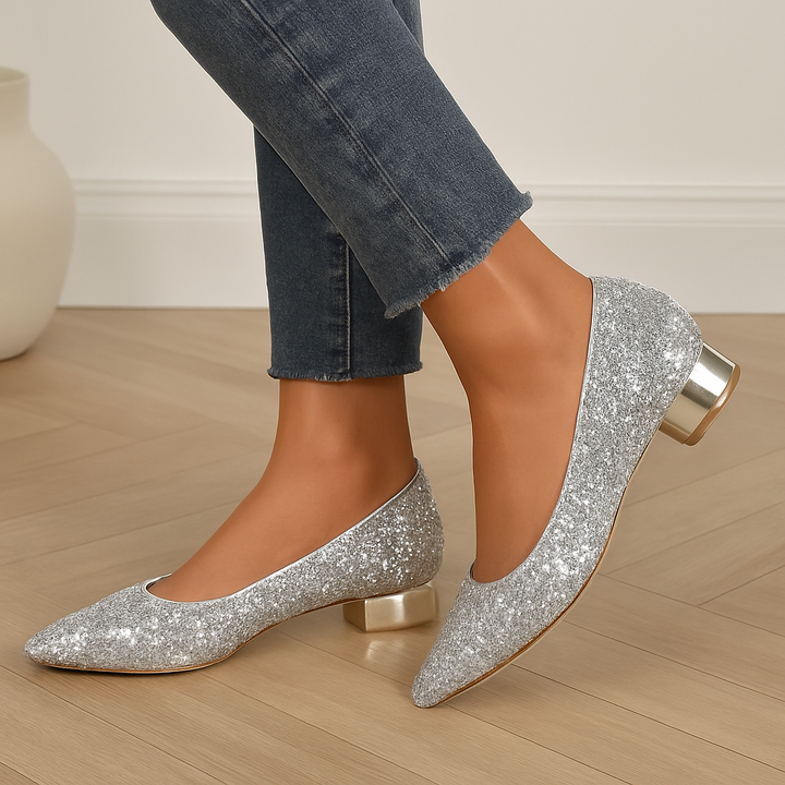 "Goudkleurige glitterballerina's met puntneus, elegant ontwerp voor dames, stijlvolle flats voor elke gelegenheid."