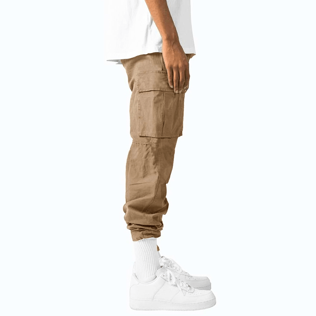 "Grijze heren cargo broek met multi-pocket ontwerp, comfortabele pasvorm en verstelbare tailleband, ideaal voor dagelijks geb