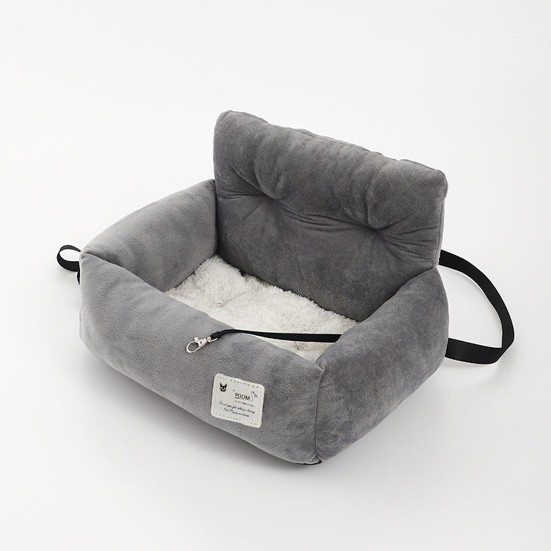 "Grijze honden autostoel, veilig en comfortabel. Zachte bekleding, waterafstotend, eenvoudig te installeren. Ideaal voor auto