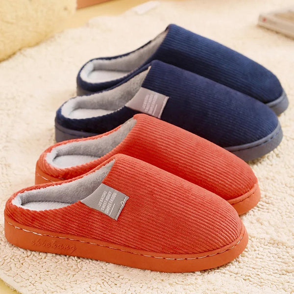 "Groene pluche dames orthopedische pantoffels met ergonomisch voetbed en anti-slip zool, ideaal voor thuiscomfort."