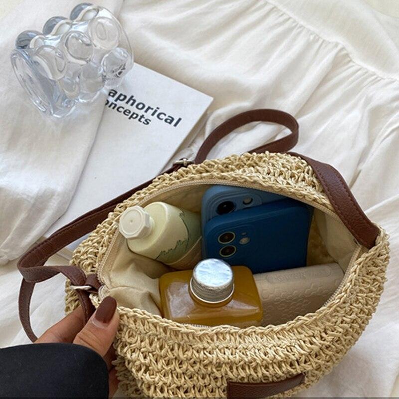 "Handgemaakte boho handtas voor dames, zomerse strandtas met natuurlijke charme en ruim design, ideaal voor zonnige dagen."