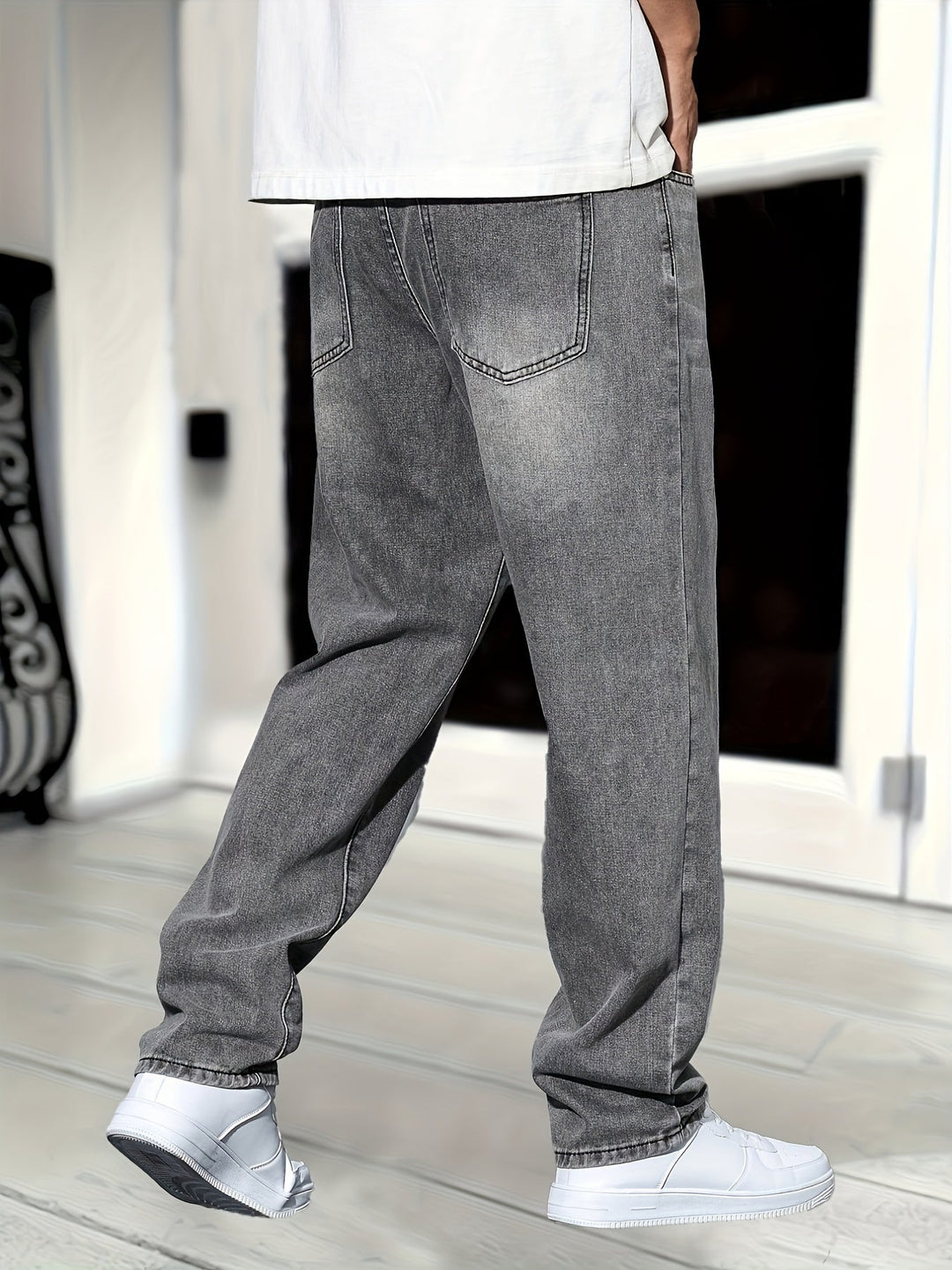"Heren denim jeans met rechte pasvorm, effen kleur en gewassen afwerking, ideaal voor elke gelegenheid."