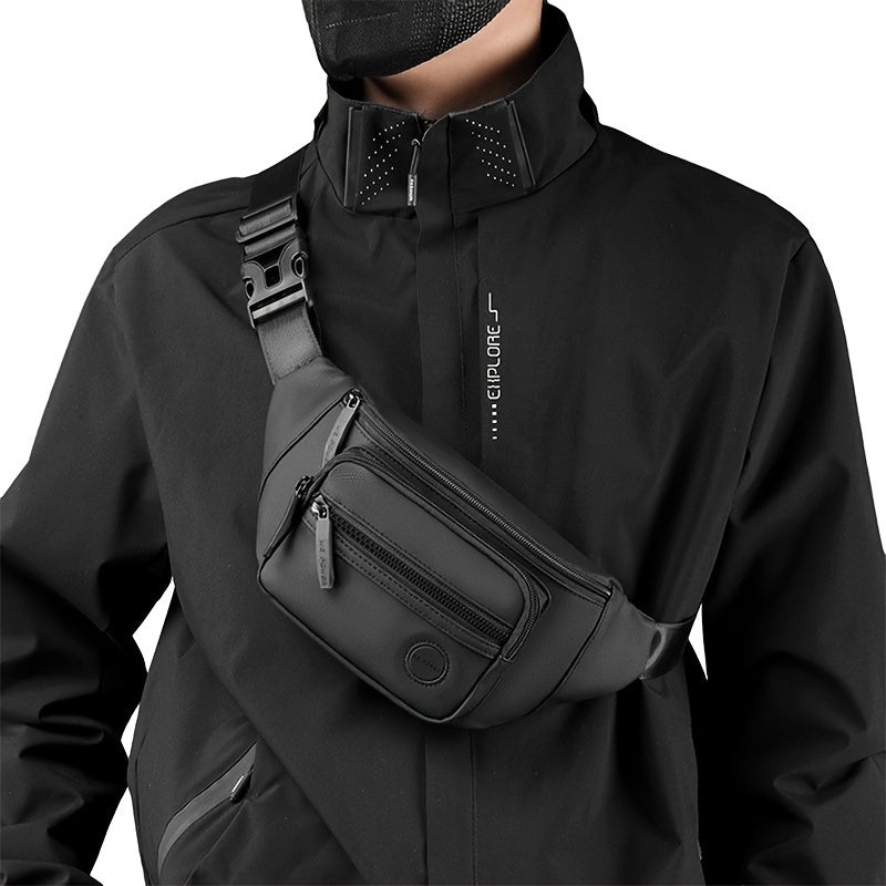"Heren heuptas in waterafstotend nylon, actief design met verstelbare riem en meerdere vakken voor outdoor gebruik."