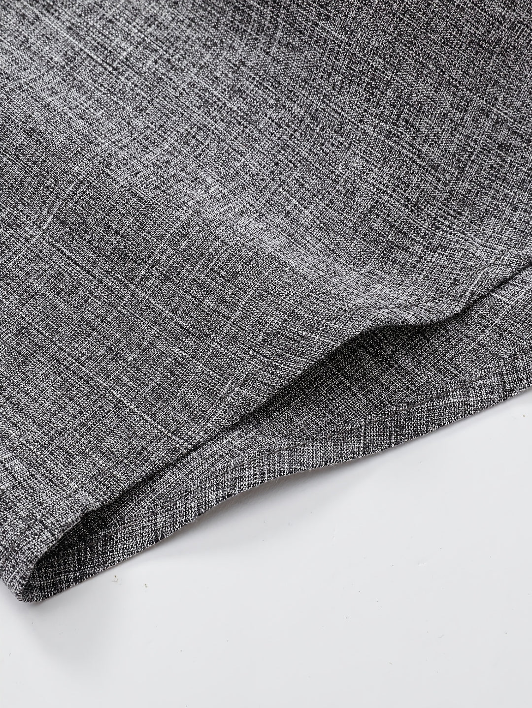 "Heren linnen overhemd, kort en lichtgewicht, zomers casual shirt met knoopsluiting en omgeslagen kraag, koele uitstraling"