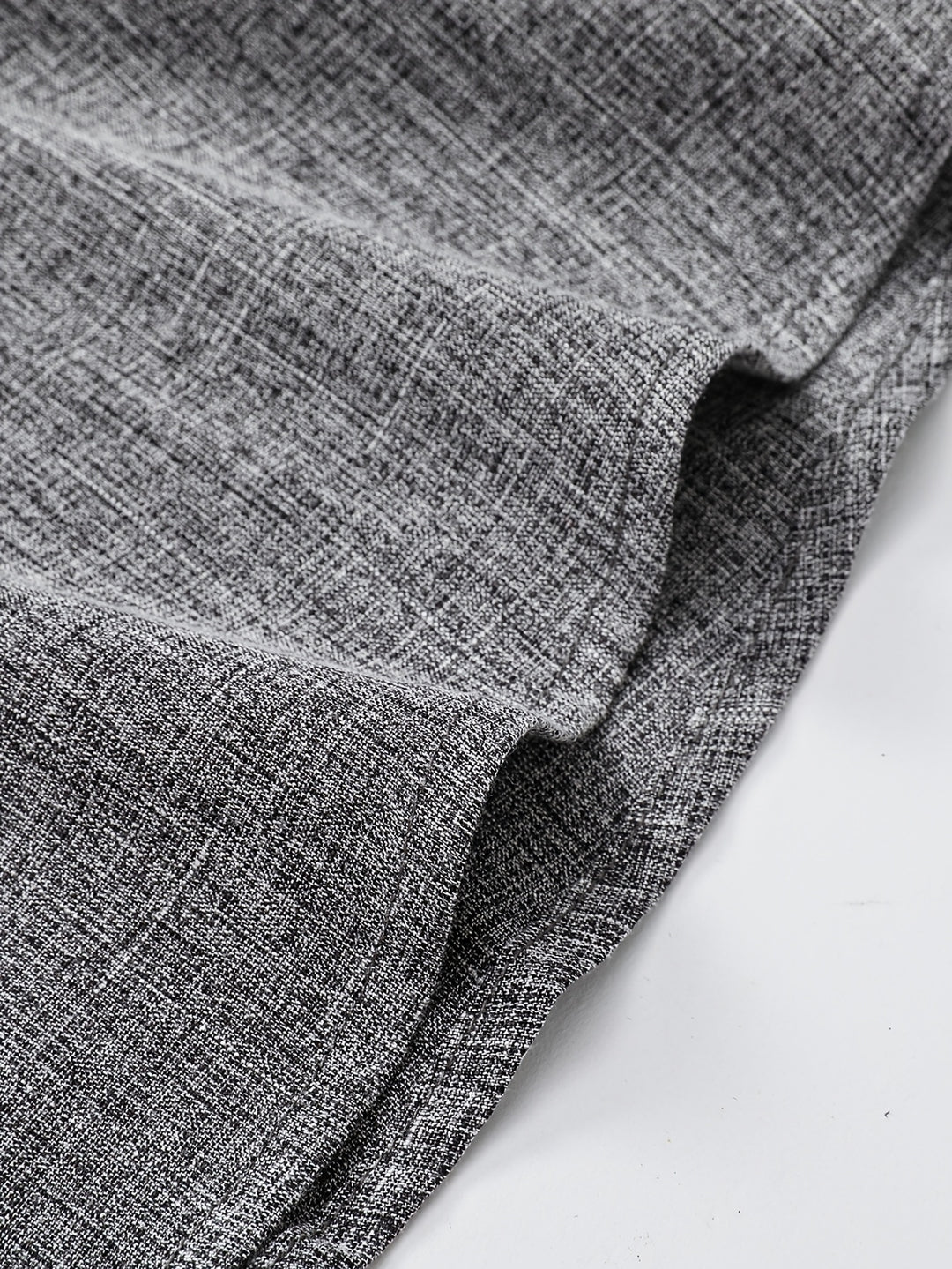 "Heren linnen overhemd, kort en lichtgewicht, zomers casual shirt met knoopsluiting en omgeslagen kraag, koele uitstraling"