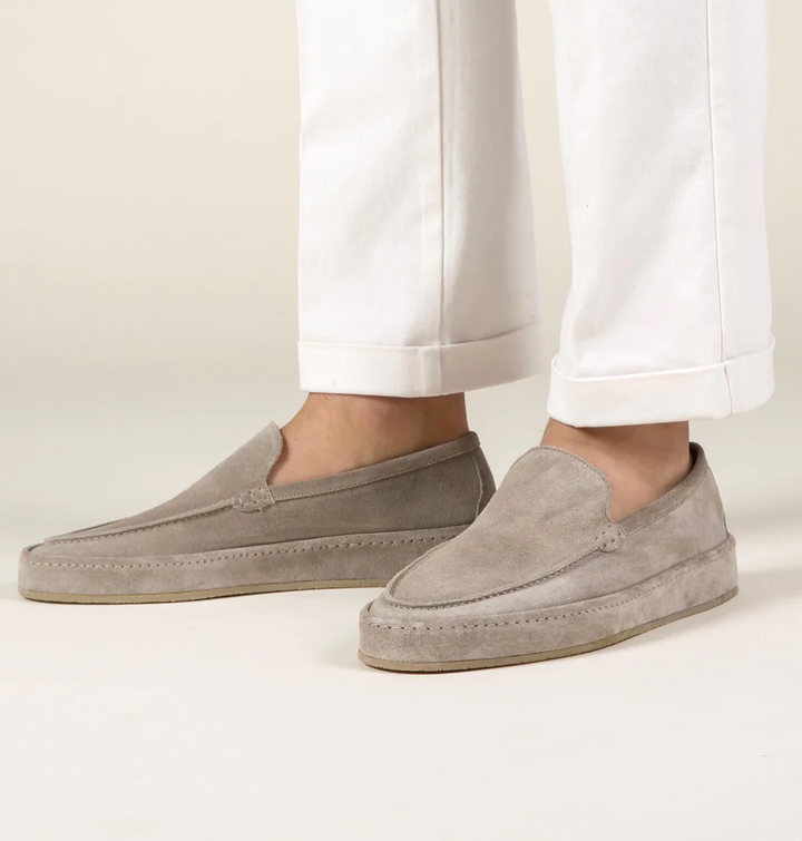 "Heren loafers, elegant en comfortabel, gestroomlijnd silhouet, kussentje voetbed, ideale keuze voor diverse outfits."