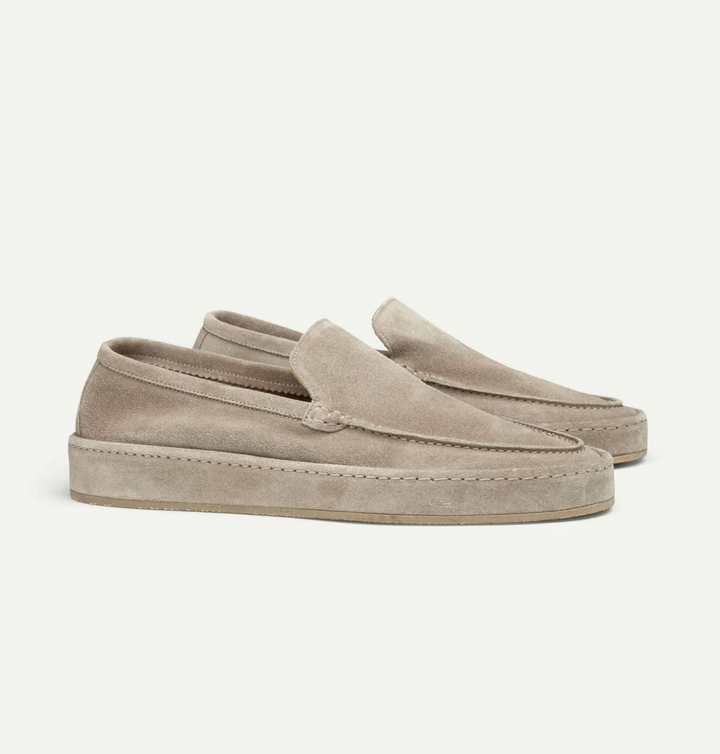 "Heren loafers, elegant en comfortabel, gestroomlijnd silhouet, kussentje voetbed, ideale keuze voor diverse outfits."