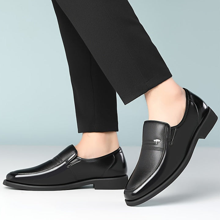 "Heren loafers van hoogwaardig leer, ademend en lichtgewicht, met slip-on ontwerp en stijlvolle, luxe uitstraling."
