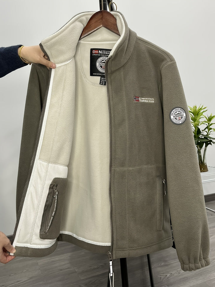 "Heren outdoor fleecejack, warm en winddicht, met hoge kraag. Perfect voor herfst en winteractiviteiten."