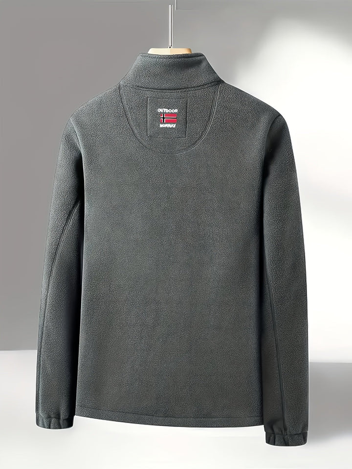 "Heren outdoor fleecejack, warm en winddicht, met hoge kraag. Perfect voor herfst en winteractiviteiten."