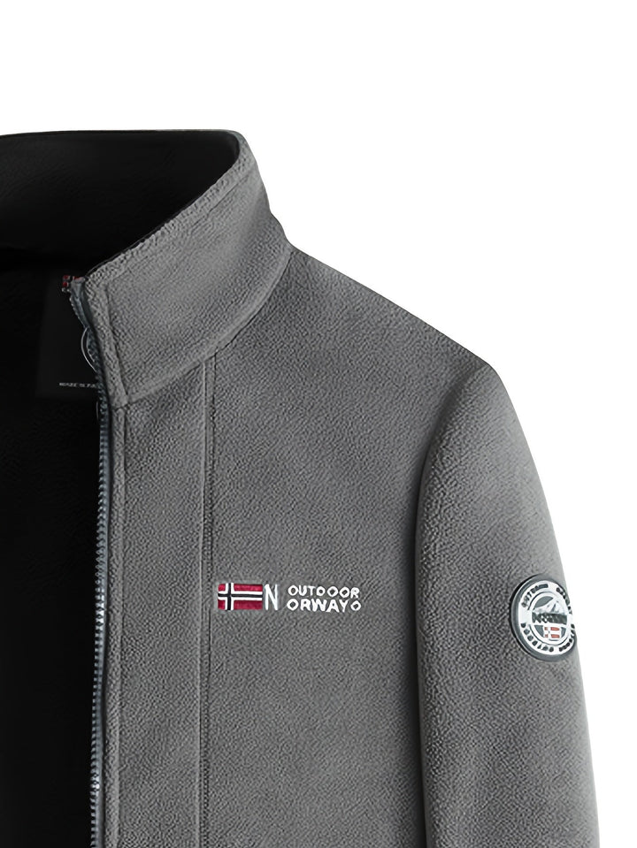 "Heren outdoor fleecejack, warm en winddicht, met hoge kraag. Perfect voor herfst en winteractiviteiten."