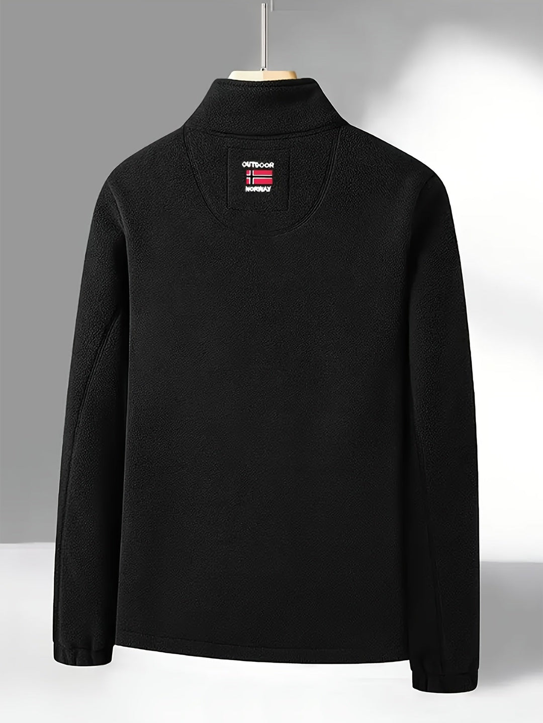 "Heren outdoor fleecejack, warm en winddicht, met hoge kraag. Perfect voor herfst en winteractiviteiten."