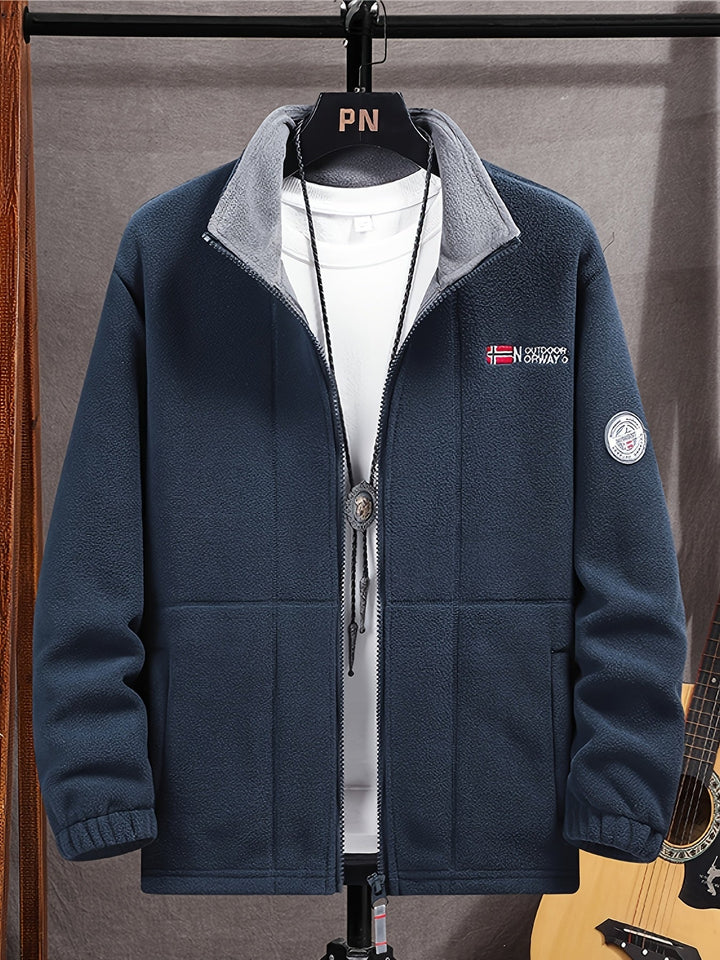 "Heren outdoor fleecejack, warm en winddicht, met hoge kraag. Perfect voor herfst en winteractiviteiten."