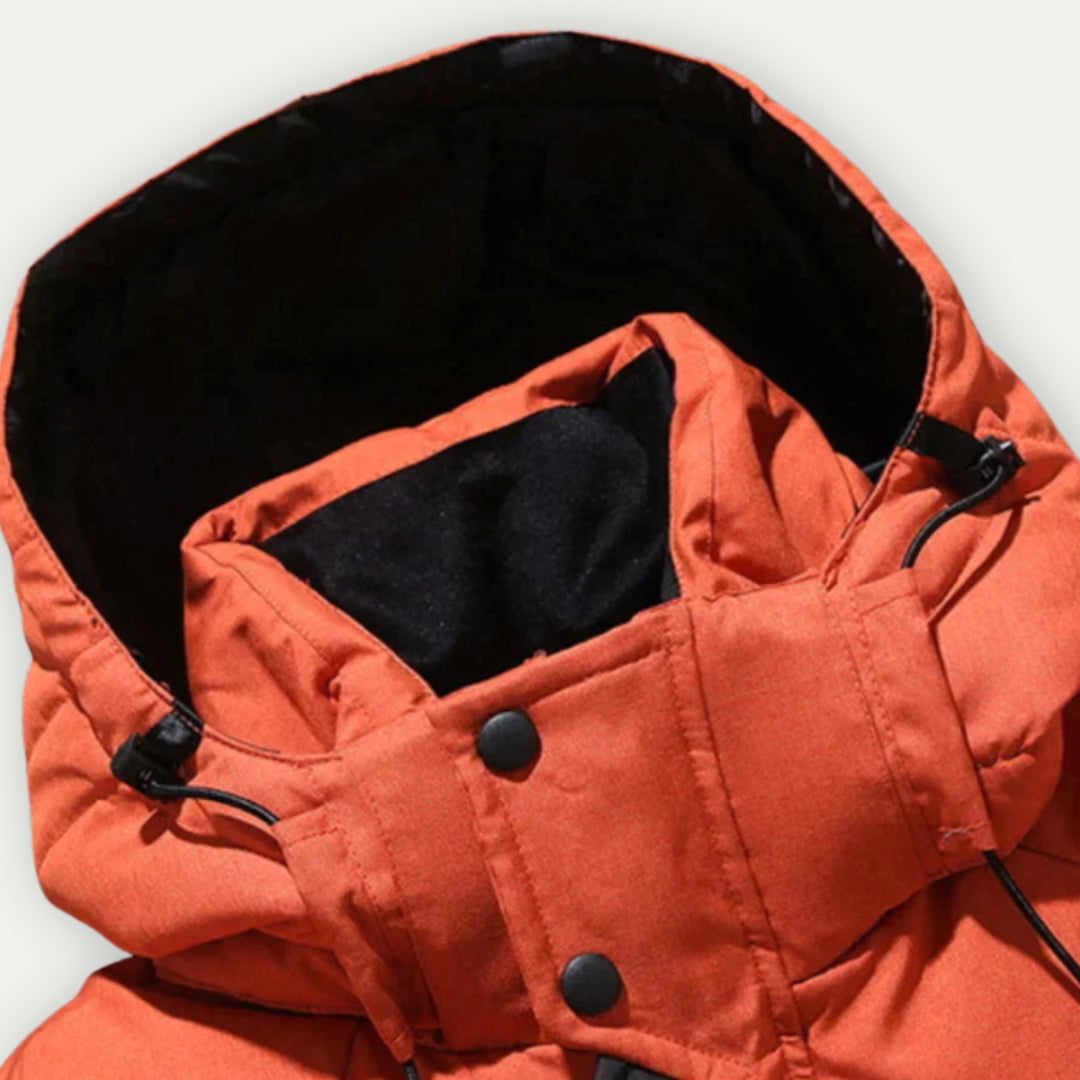 "Heren Parka Winterjas met rits en capuchon, donkergroen, lange mouwen, zijzakken, perfect voor koude dagen."