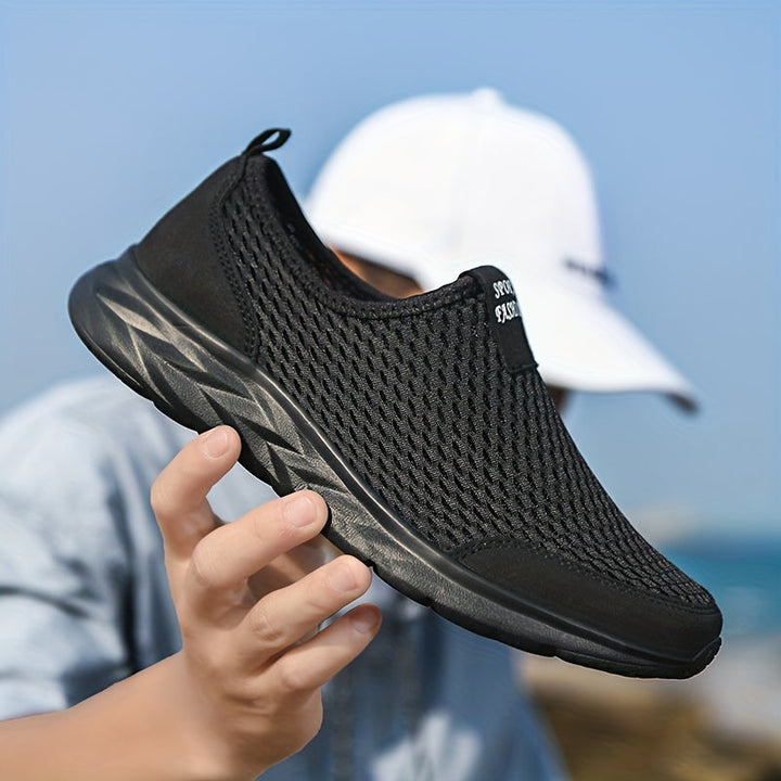 "Heren slip-on sneakers met ademend mesh en EVA-zool, ideaal voor wandelen en dagelijks comfort, zonder veters."