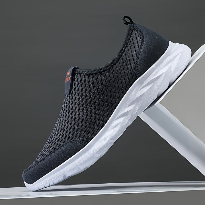 "Heren slip-on sneakers met ademend mesh en EVA-zool, ideaal voor wandelen en dagelijks comfort, zonder veters."