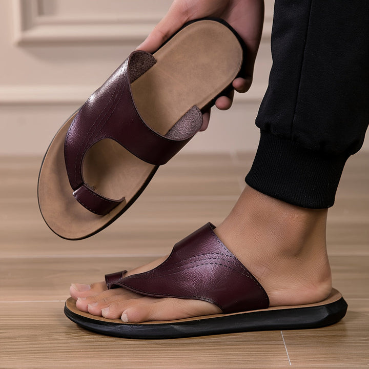 "Heren slippers met antislipzool, lichtgewicht en comfortabele dikke zool, ideaal voor dagelijks comfort en stijl."