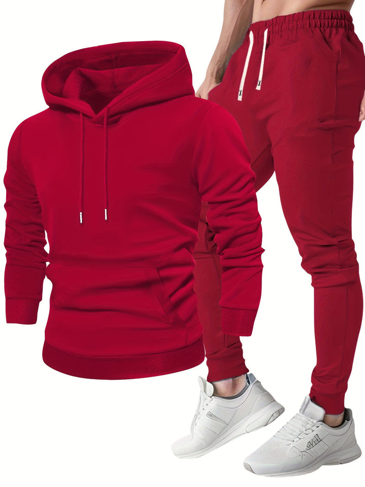 "Heren sportset met comfortabele hoodie en joggingbroek, ademende stoffen, ideaal voor sport en casual gebruik."