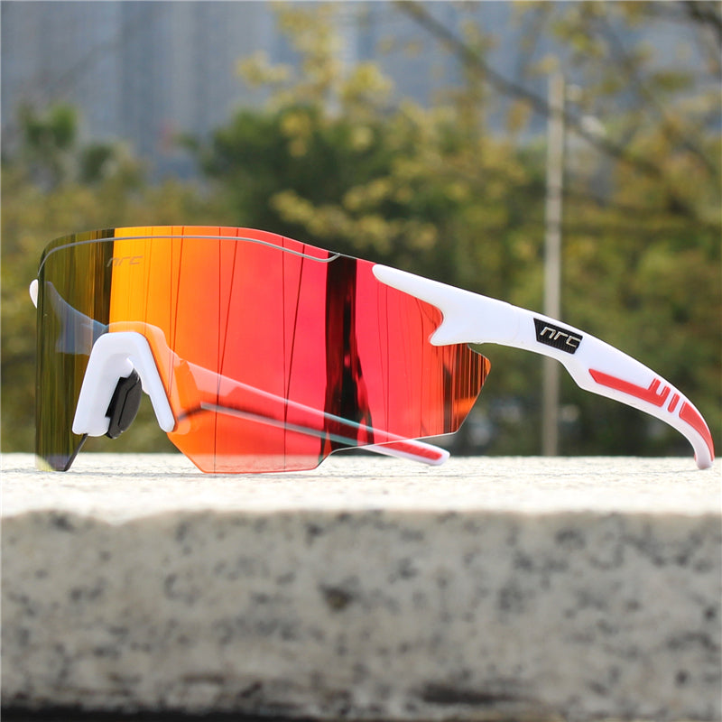 "Heren sportzonnebril met gepolariseerde lenzen en UV-bescherming, unisex, lichtgewicht, ideaal voor outdooractiviteiten."