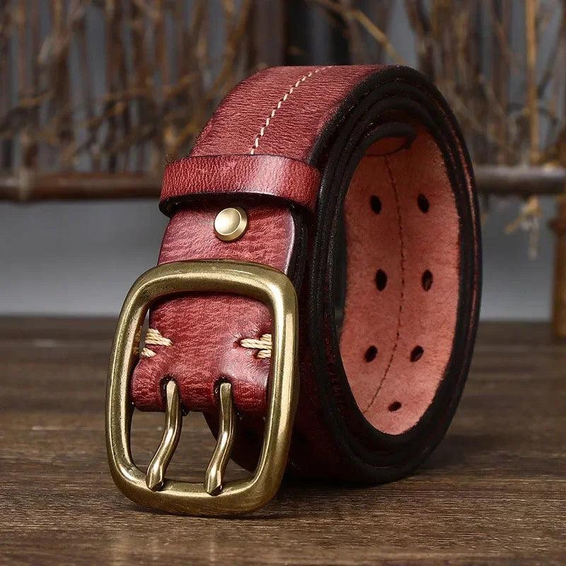 "Herenriem van echt runderleer met dubbele messing gesp, retro en stevig, perfect voor casual denim outfits."