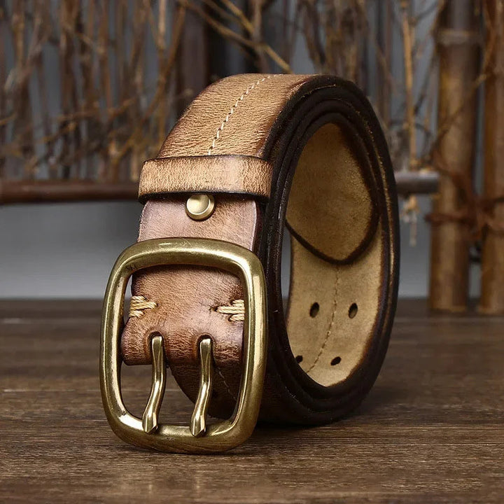 "Herenriem van echt runderleer met dubbele messing gesp, retro en stevig, perfect voor casual denim outfits."