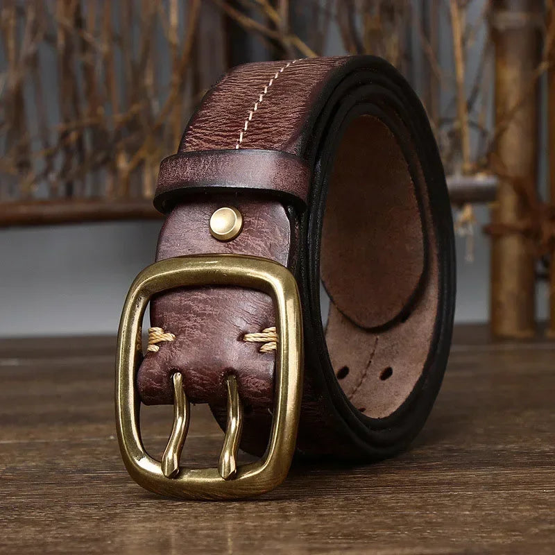 "Herenriem van echt runderleer met dubbele messing gesp, retro en stevig, perfect voor casual denim outfits."