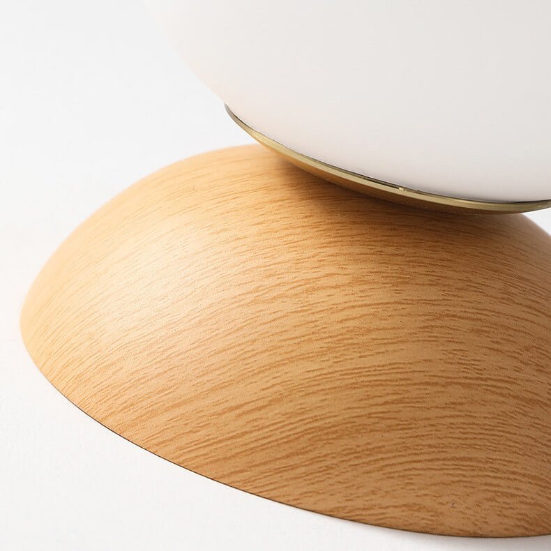 "Hikari plafondlamp met Japans design, natuurlijke houten afwerking en warme LED-verlichting, rond en minimalistisch."