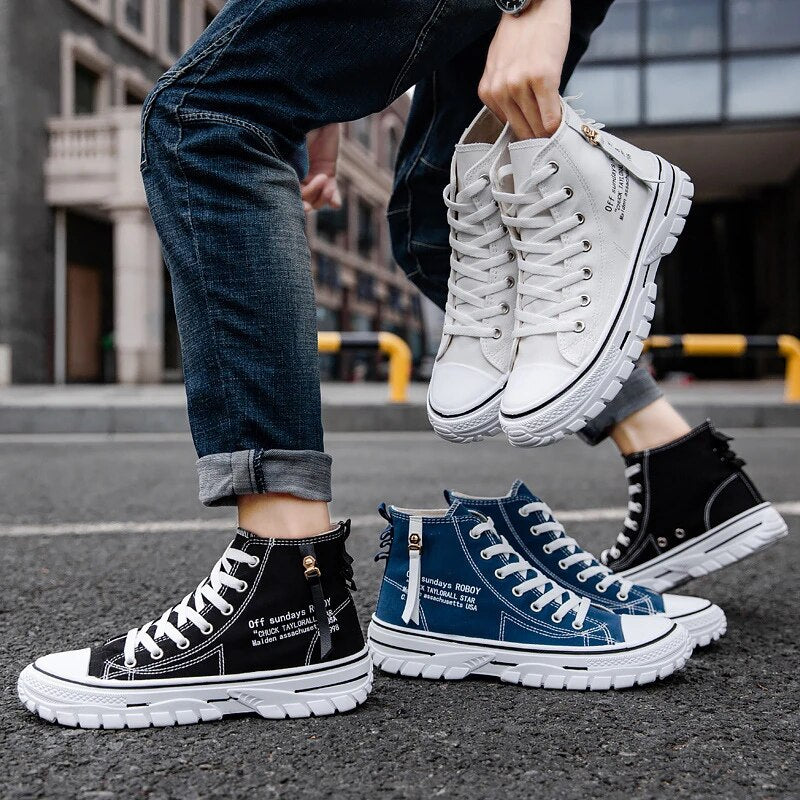 "Hoge heren sneakers met modern design, canvas materiaal en gevulkaniseerde zolen voor stijlvol dagelijks gebruik."