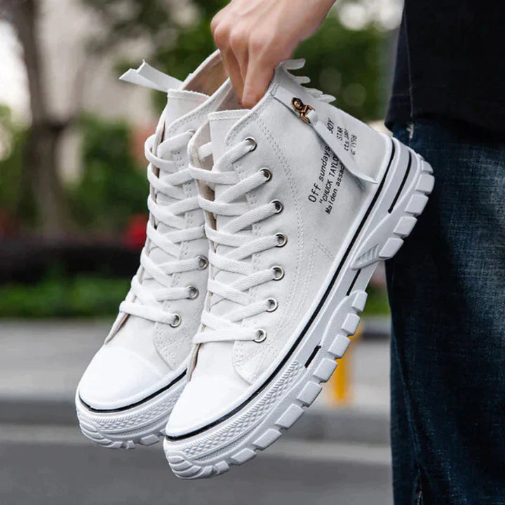"Hoge heren sneakers met modern design, canvas materiaal en gevulkaniseerde zolen voor stijlvol dagelijks gebruik."