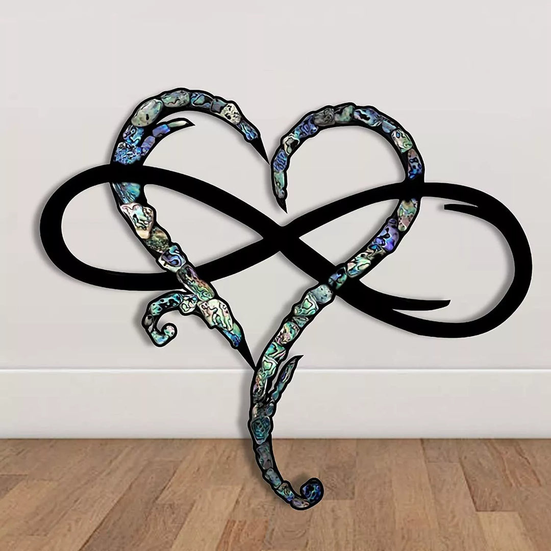 "IJzeren wanddecoratie met oneindig hart; symbolisch design, elegante uitstraling, ideaal voor elke kamer."