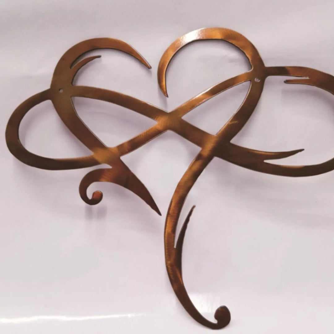 "IJzeren wanddecoratie met oneindig hart; symbolisch design, elegante uitstraling, ideaal voor elke kamer."