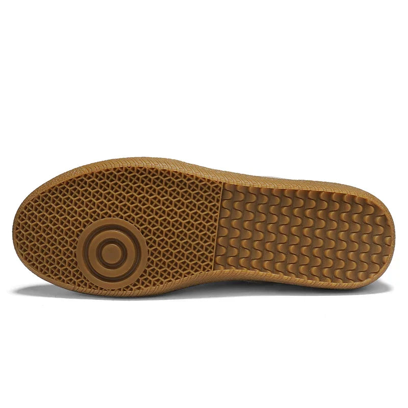 "Italiaanse leren sneakers, luxe en comfortabel, tijdloos design, dames schoenen, hoogwaardige kwaliteit en elegantie"