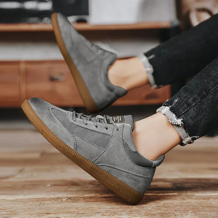 "Italiaanse leren sneakers, luxe en comfortabel, tijdloos design, dames schoenen, hoogwaardige kwaliteit en elegantie"