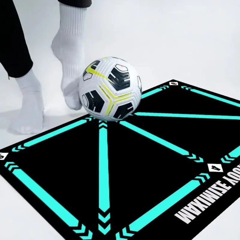 "Junior Soccer Skills Mat voor kinderen, blauw en groen, met doelen en voetballijnen voor balcontrole en dribbeloefeningen."