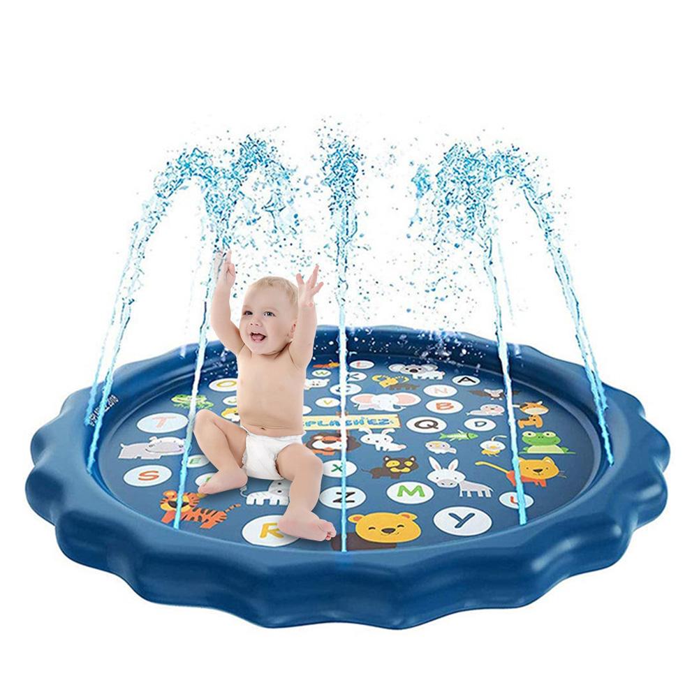 "Kinderen spelen op kleurrijke watermat met zee dieren, zachte waterstralen en verkoeling, ideaal voor zomers speelplezier."