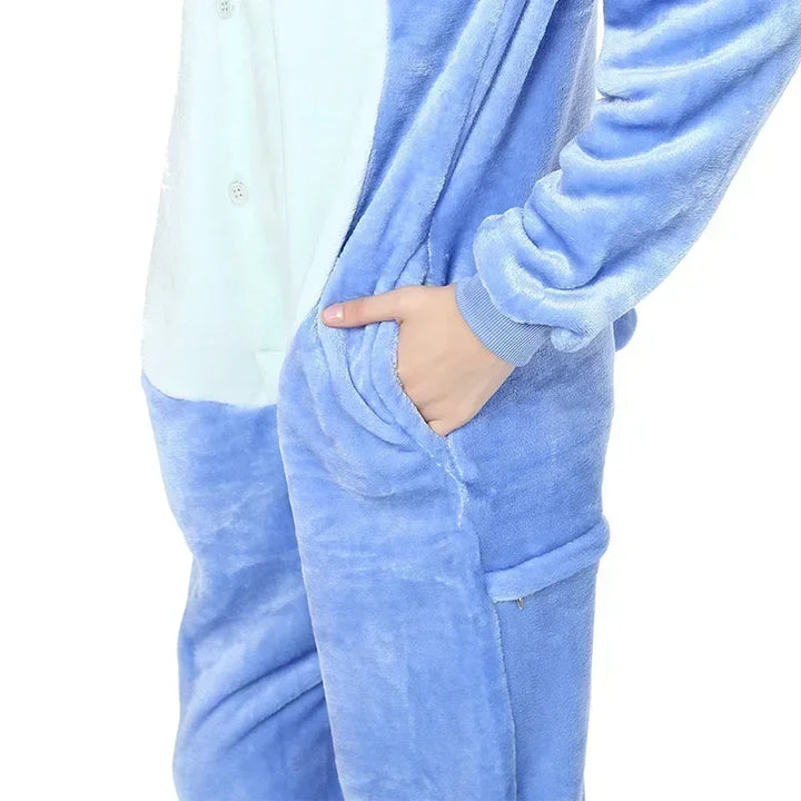 "Kinderen Stitch onesie, zachte nachtmode met capuchon en oren, ademend polyester in speels Disney design."
