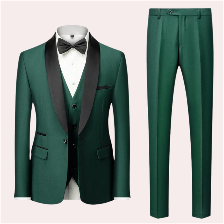 "Klassiek driedelig herenpak in zwart met satijnen revers, perfect voor zakelijke en formele gelegenheden, stijlvolle kleding