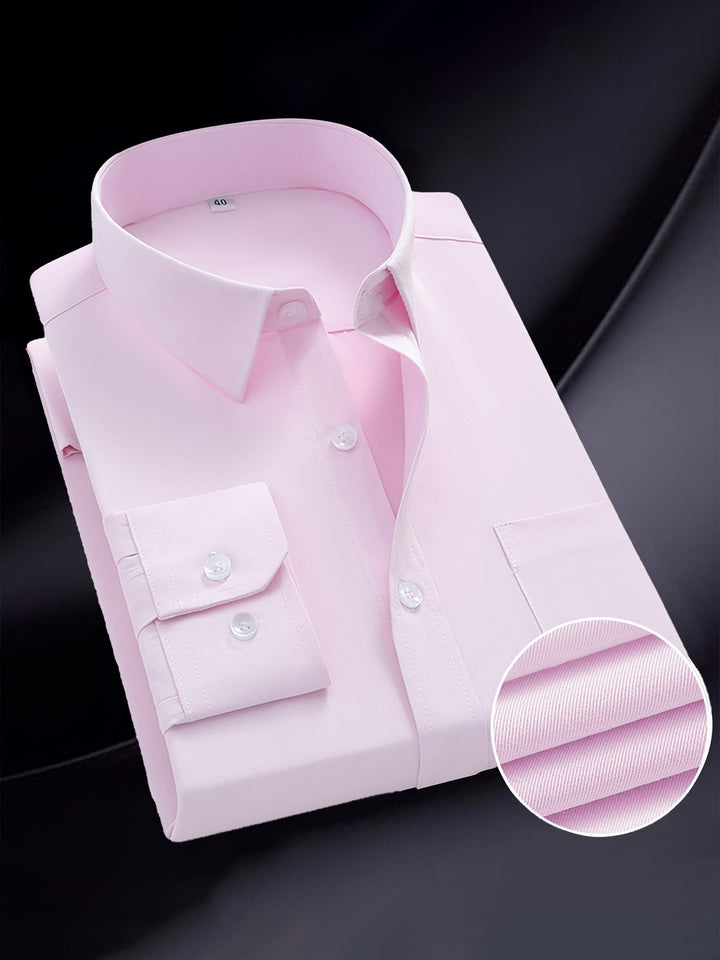 "Klassiek herenoverhemd van katoen-polyester met effen design, regular fit en reverskraag, ideaal voor formele gelegenheden."