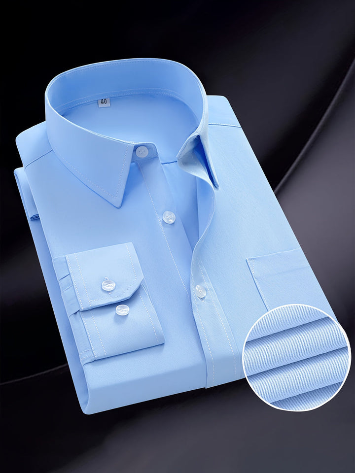 "Klassiek herenoverhemd van katoen-polyester met effen design, regular fit en reverskraag, ideaal voor formele gelegenheden."