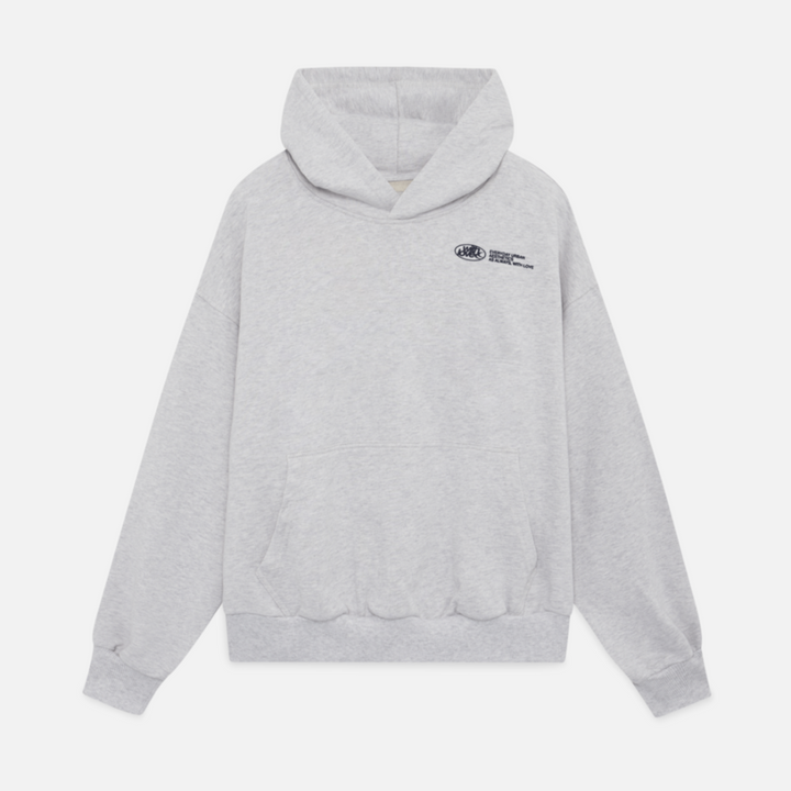 "Klassieke hoodie met royale capuchon en kangoeroezak in tijdloos design, voorzijde met subtiel logo, comfortabel en stijlvol