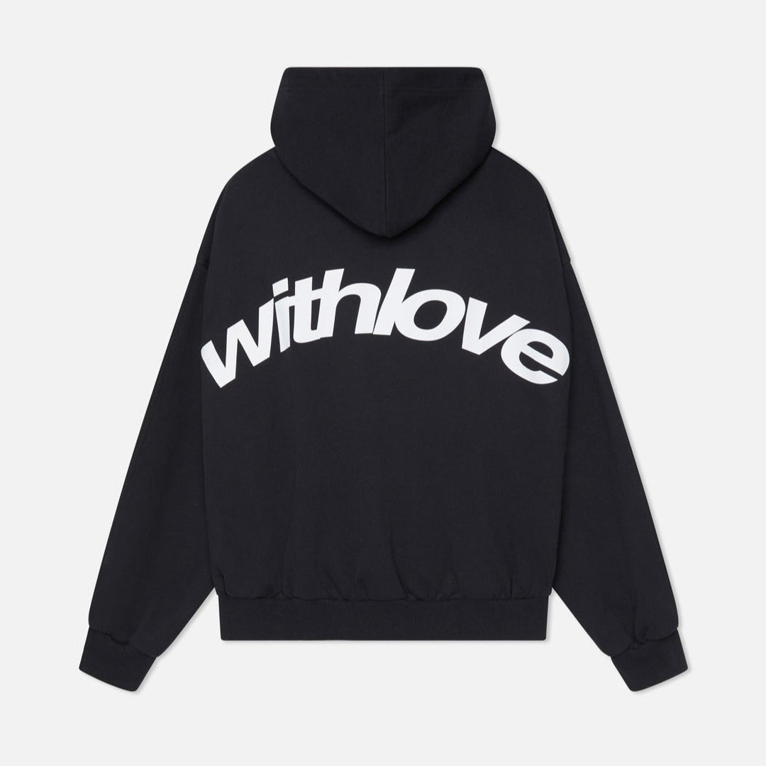 "Klassieke hoodie met royale capuchon en kangoeroezak in tijdloos design, voorzijde met subtiel logo, comfortabel en stijlvol