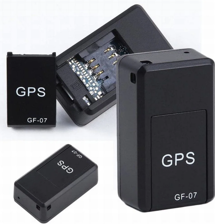 Kleine zwarte magnetische GPS-tracker, eenvoudig te monteren, biedt wereldwijd bereik zonder abonnement, ideaal voor voertuig